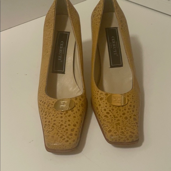 SERGIO CERRUTI ROMA ITALIAN SHOES. 3” hight and 3” inches thickness of heels - Picture 3 of 13